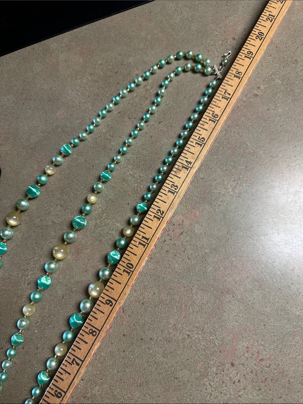 Vintage 1960s Japan 3 Strand Aqua Green Faux Pearl Statement Necklace Choker - Picture 11 of 12